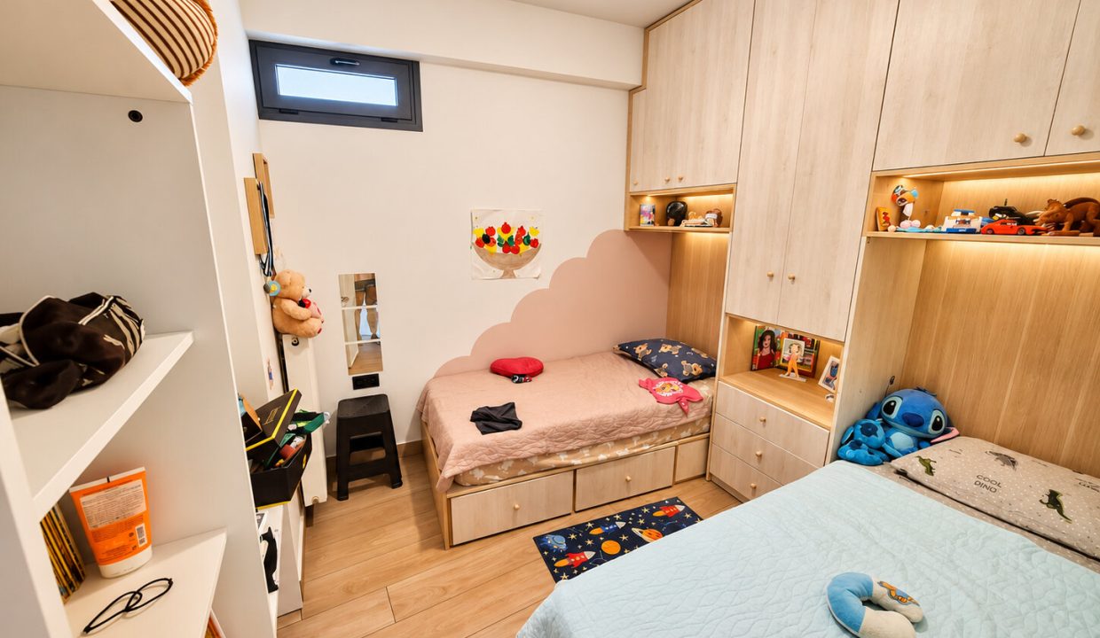 First floor - twin bedroom
