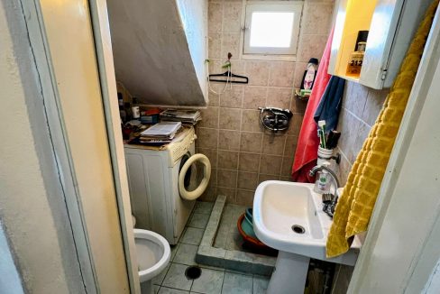 Rear building - upper floor - apartment