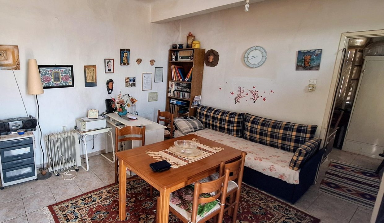 Rear building - upper floor - apartment