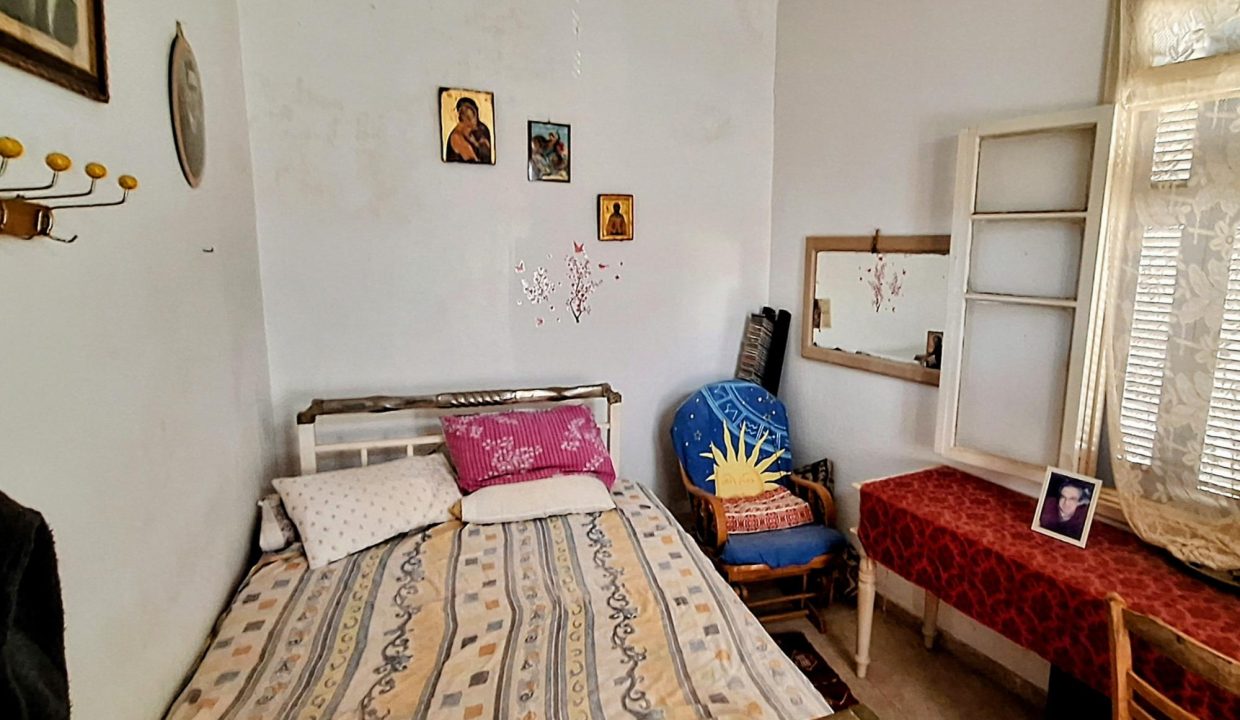 Rear building - upper floor - apartment
