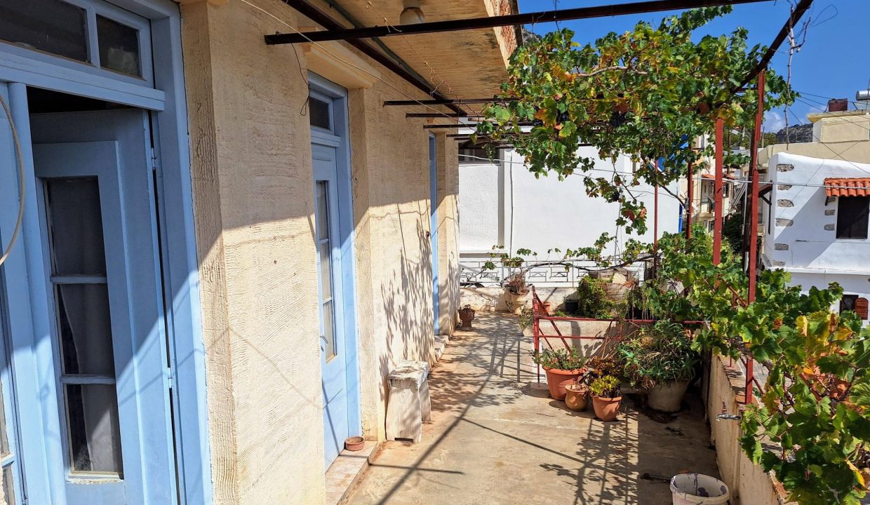 Rear building - upper floor - terrace