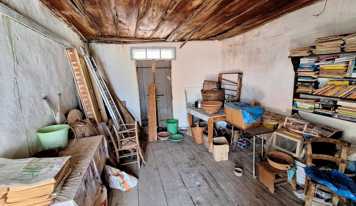Front building - upper floor