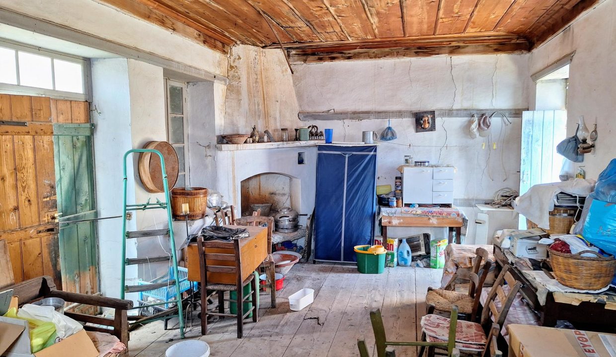 Front building - upper floor