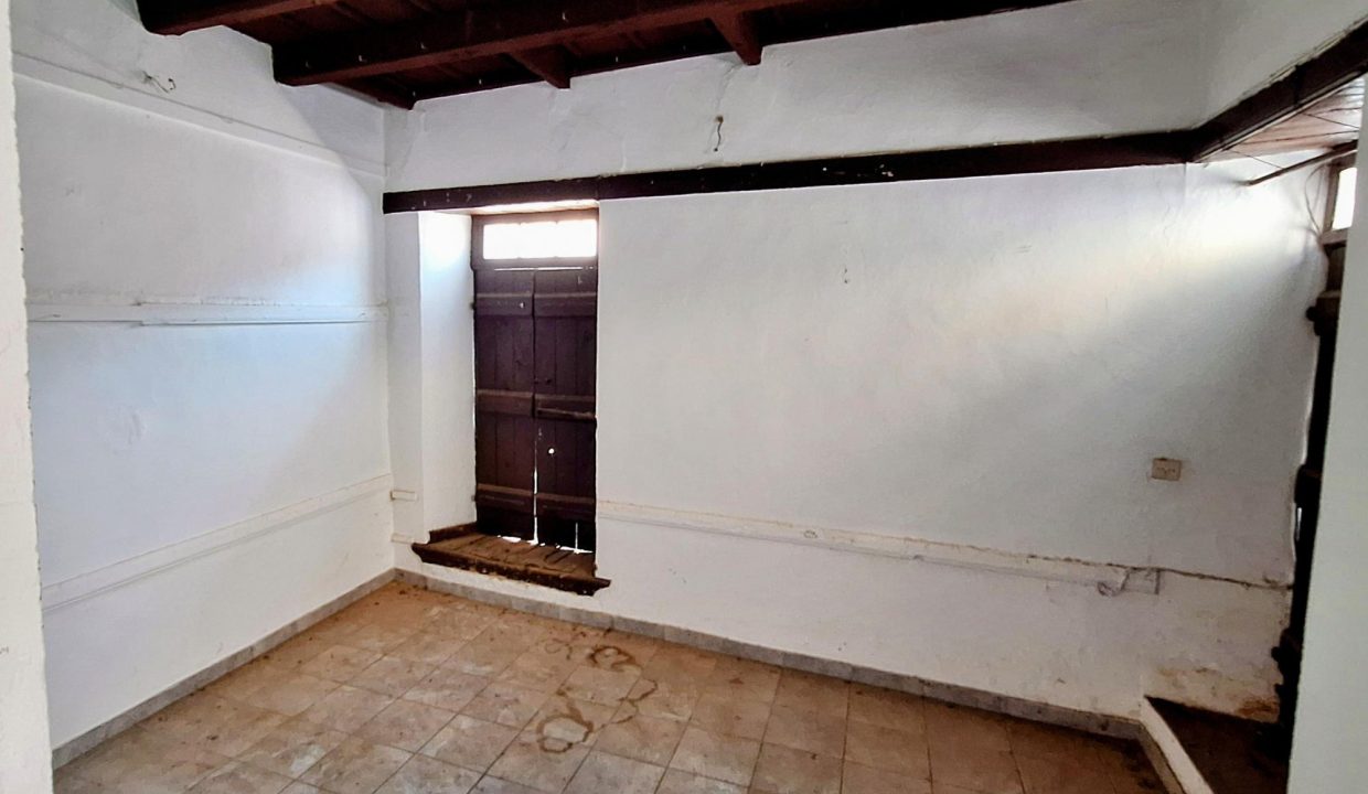 Front building - ground floor - shop 2