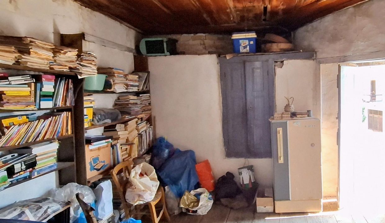 Front building - upper floor