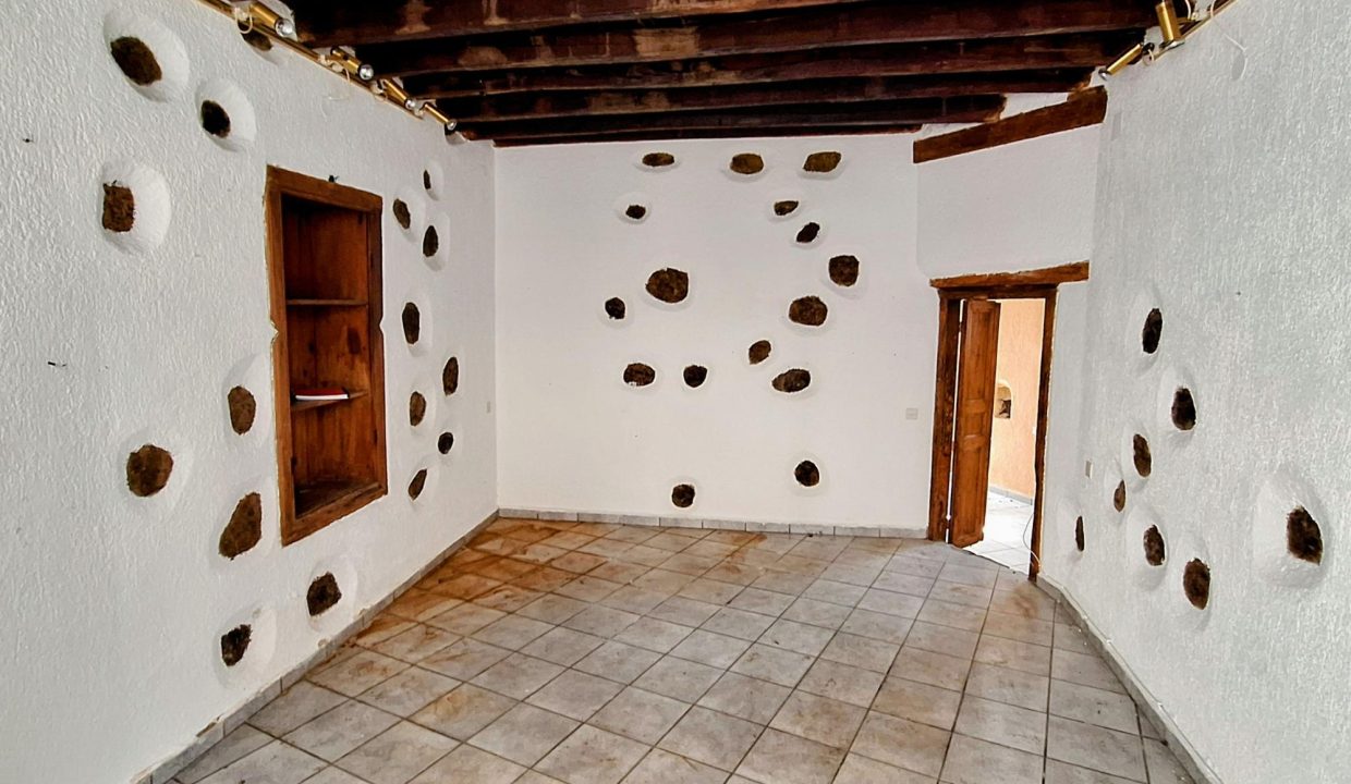 Front building - ground floor - shop 1