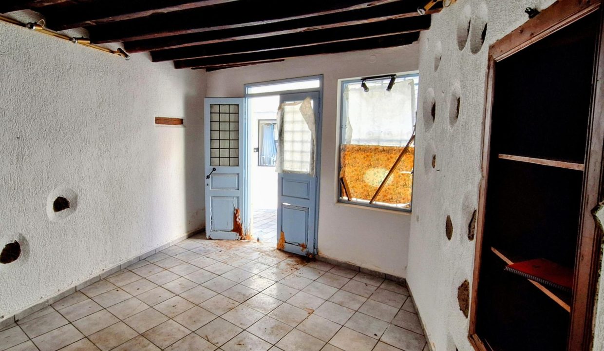 Front building - ground floor - shop 1
