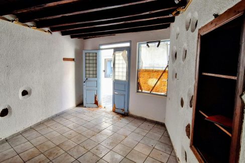 Front building - ground floor - shop 1