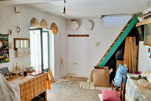 Mid level (upper ground floor)