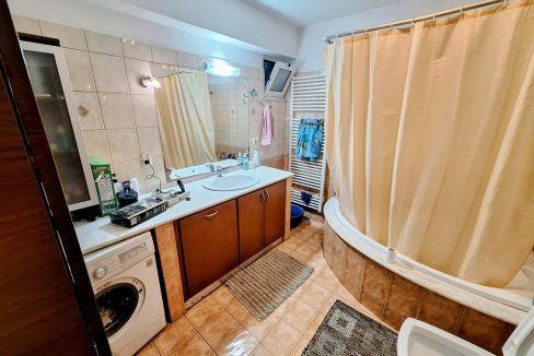 Level 1 - bathroom