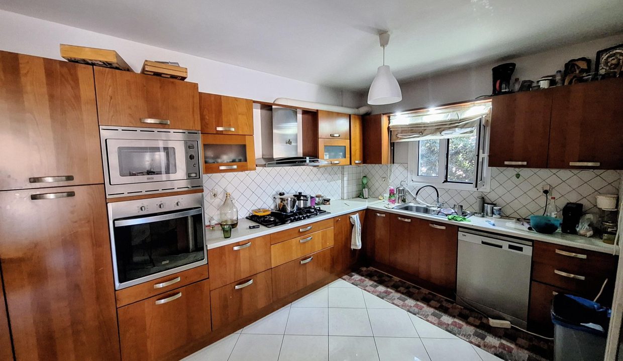 Level 1 - kitchen