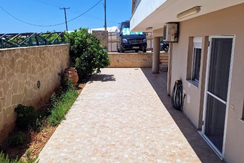 Level 1 - front yard
