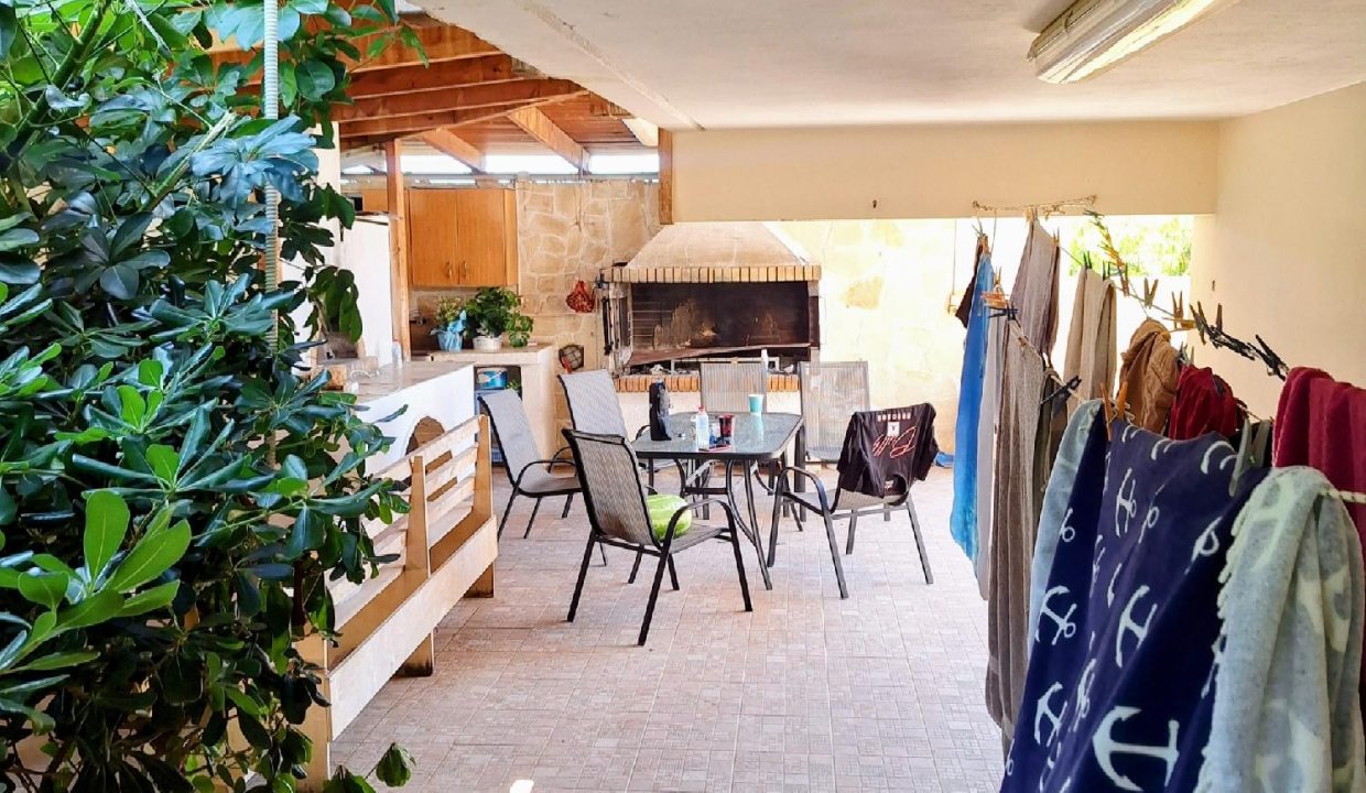 Level 1 - side yard
