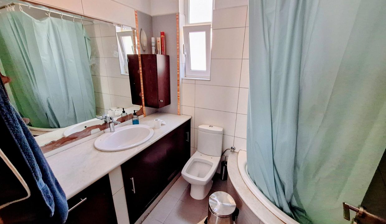 Level 2 - bathroom
