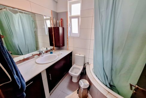 Level 2 - bathroom