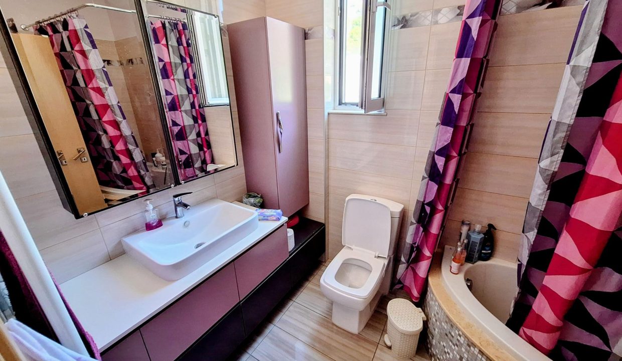 Level 3 - bathroom
