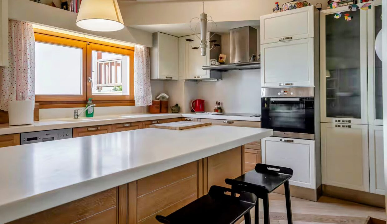 Upper ground floor - kitchen
