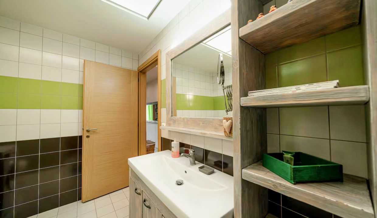 Lower ground floor - bathroom