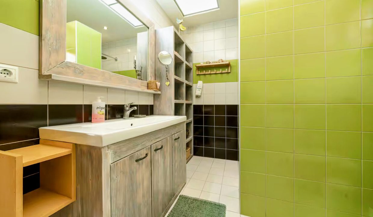 Lower ground floor - bathroom