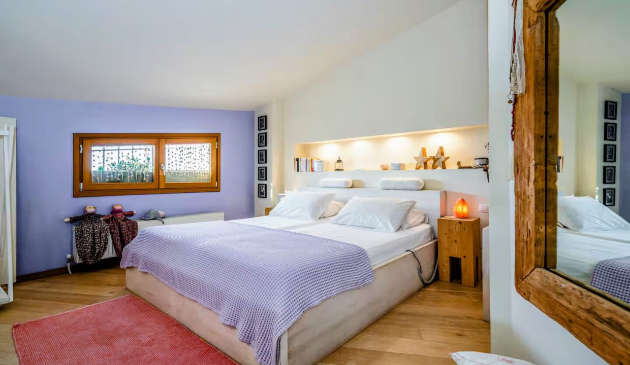 First floor / attic - bedroom