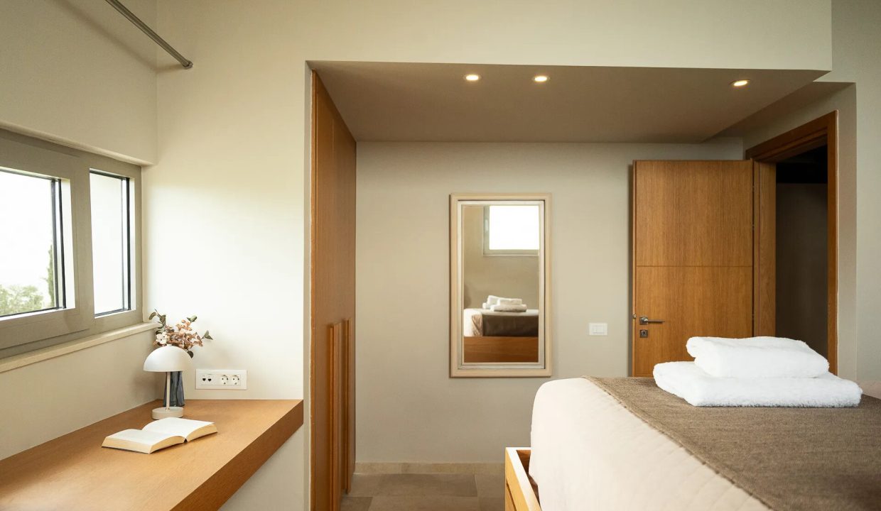 HA-H1 1st floor, bedroom 1 (3)