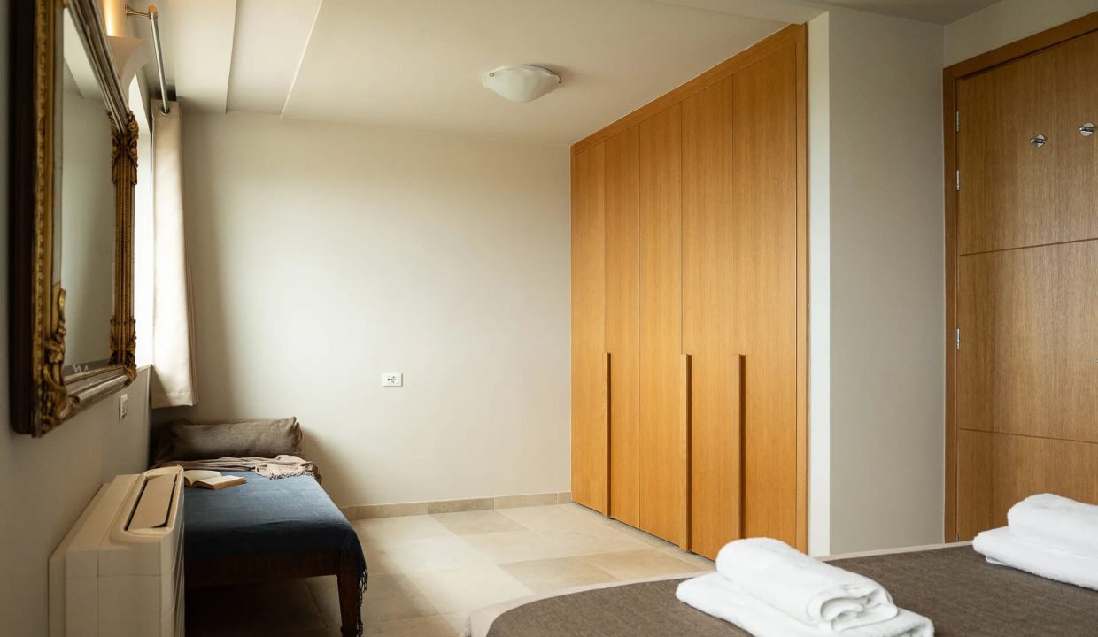 HA-H1 1st floor, bedroom 2 (2)