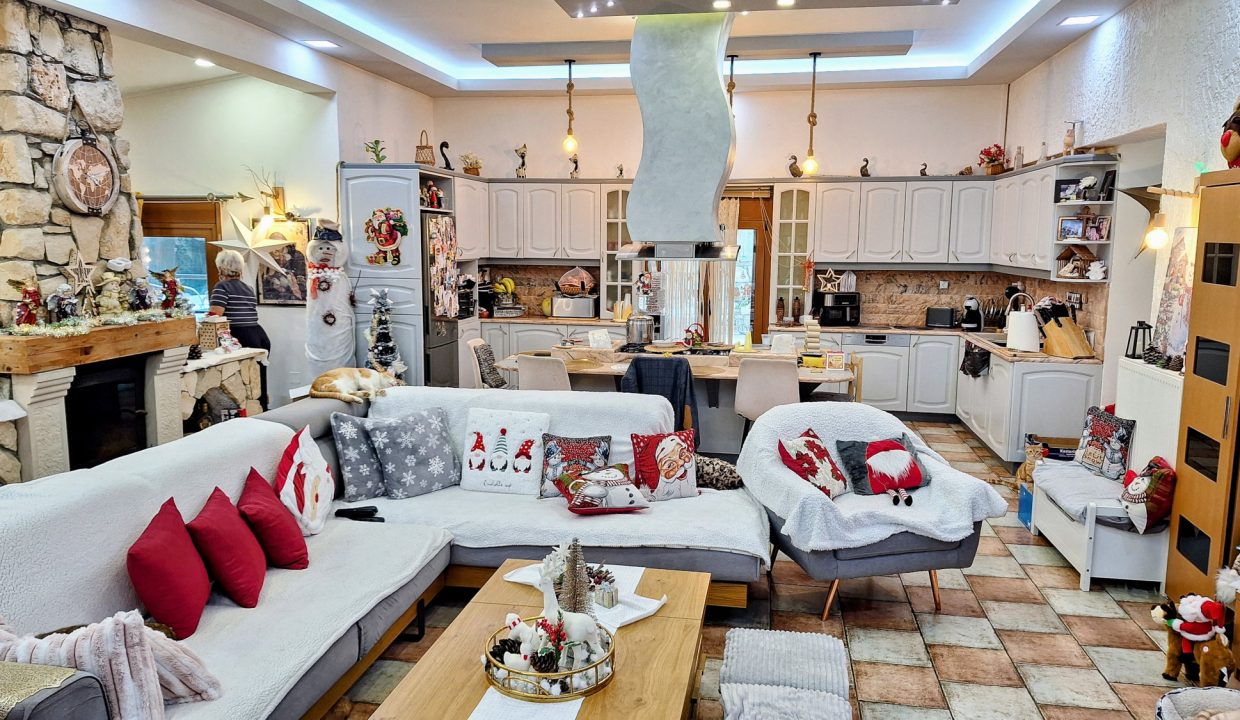Main house - upper ground floor apartment