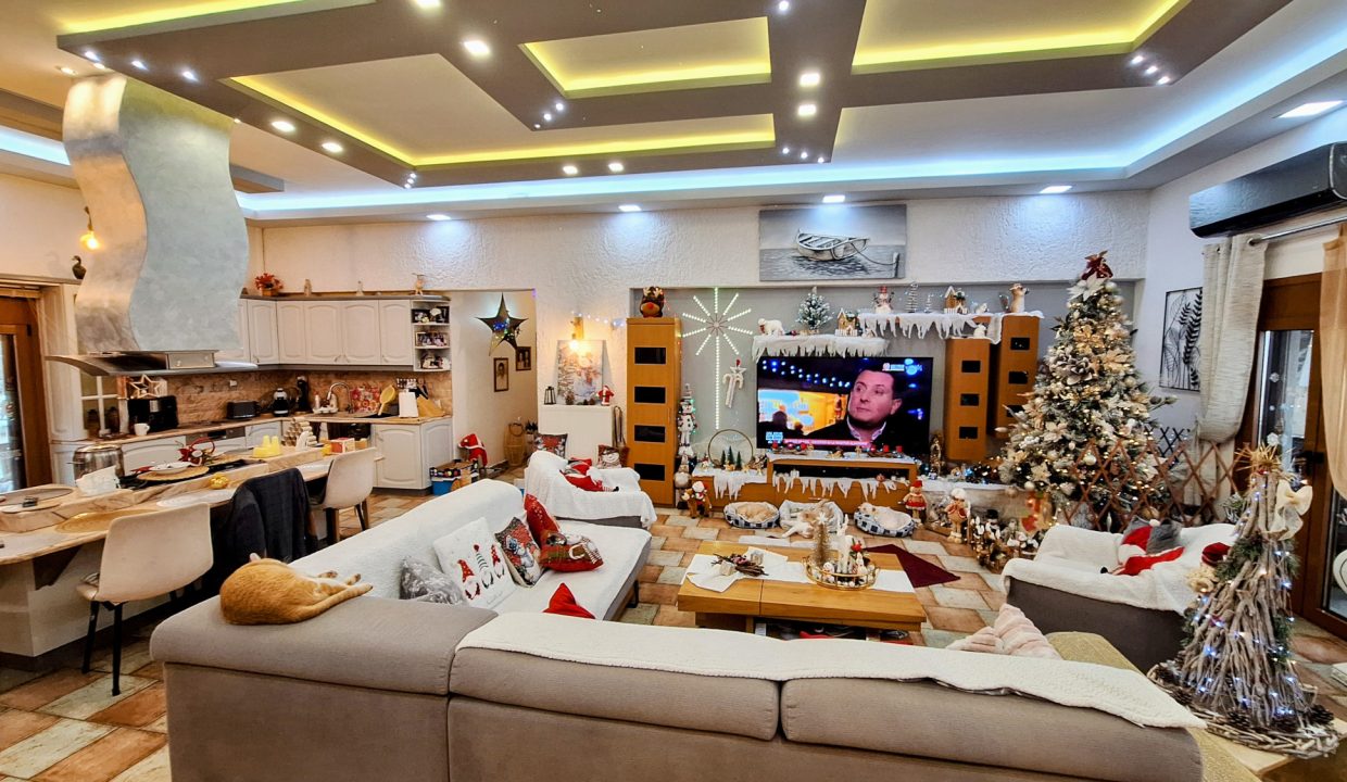 Main house - upper ground floor apartment