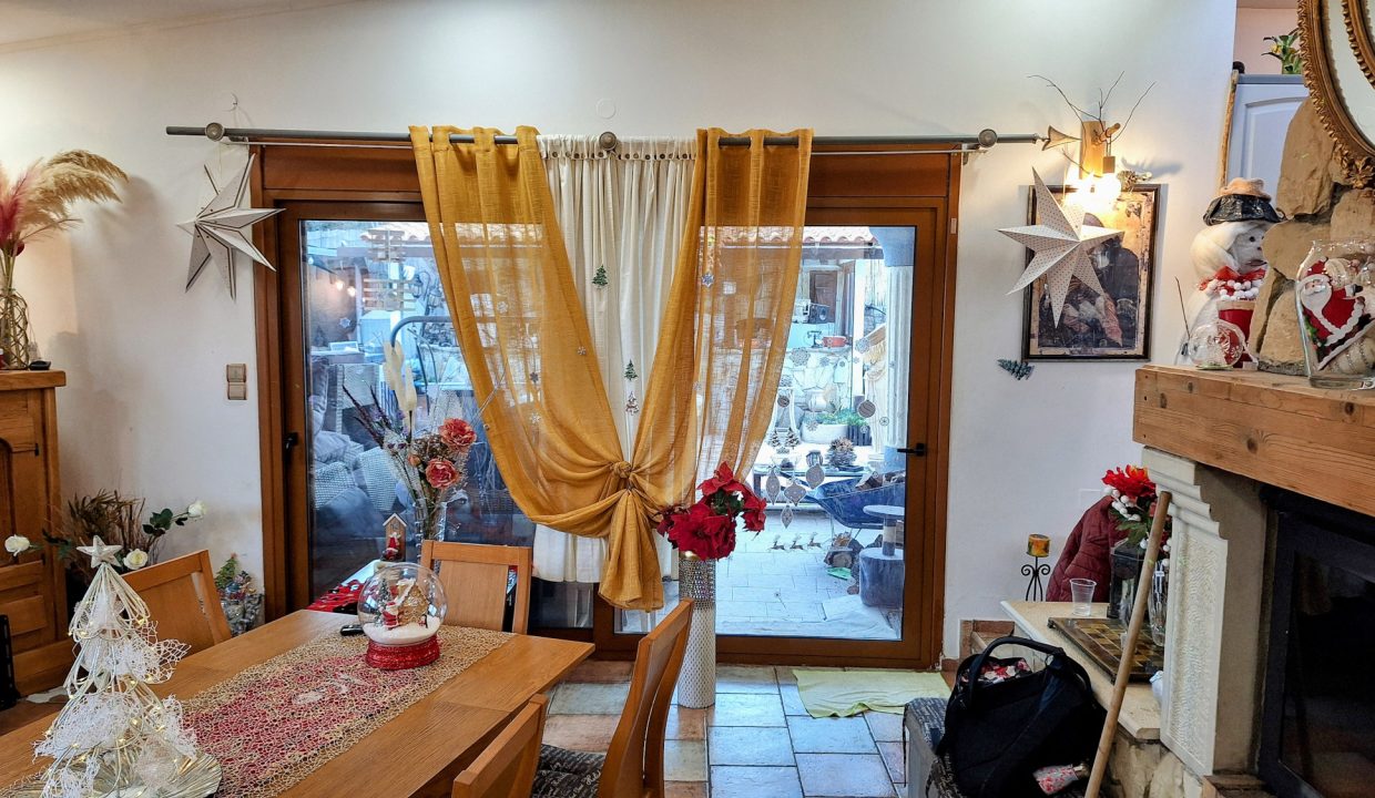 Main house - upper ground floor apartment