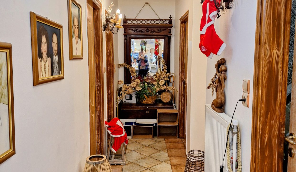 Main house - upper ground floor apartment