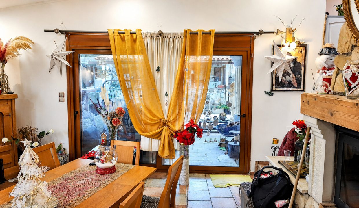 Main house - upper ground floor apartment