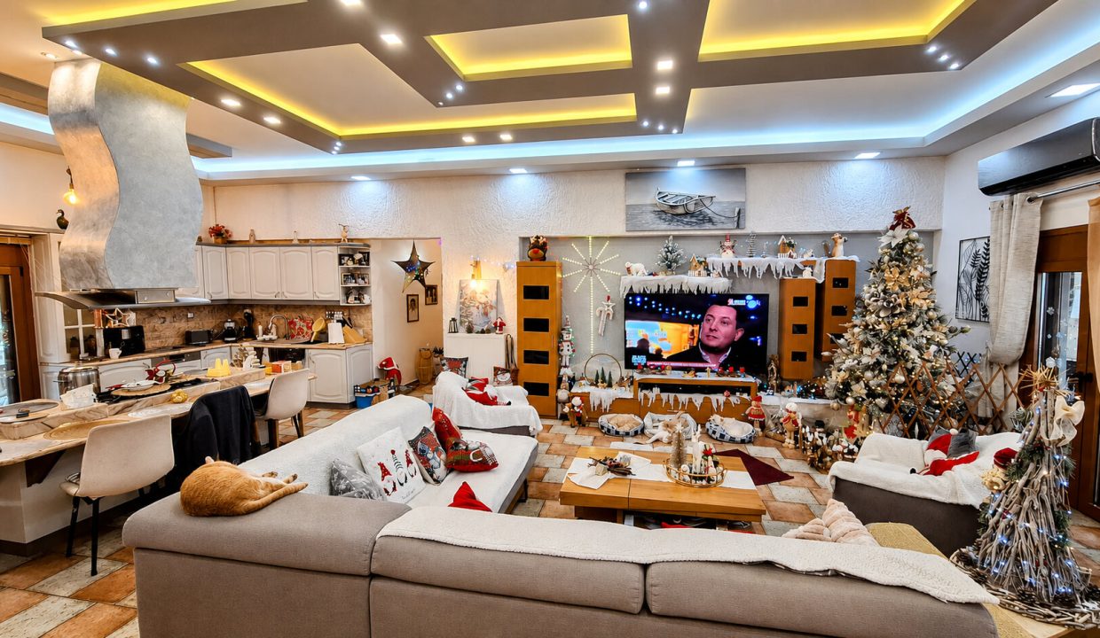 Main house - upper ground floor apartment
