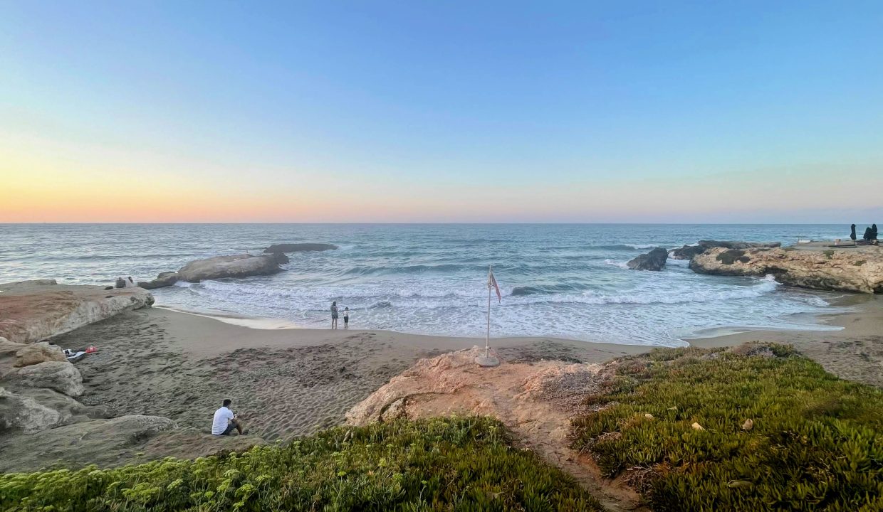 Nearby sandy beach (80 meters away)