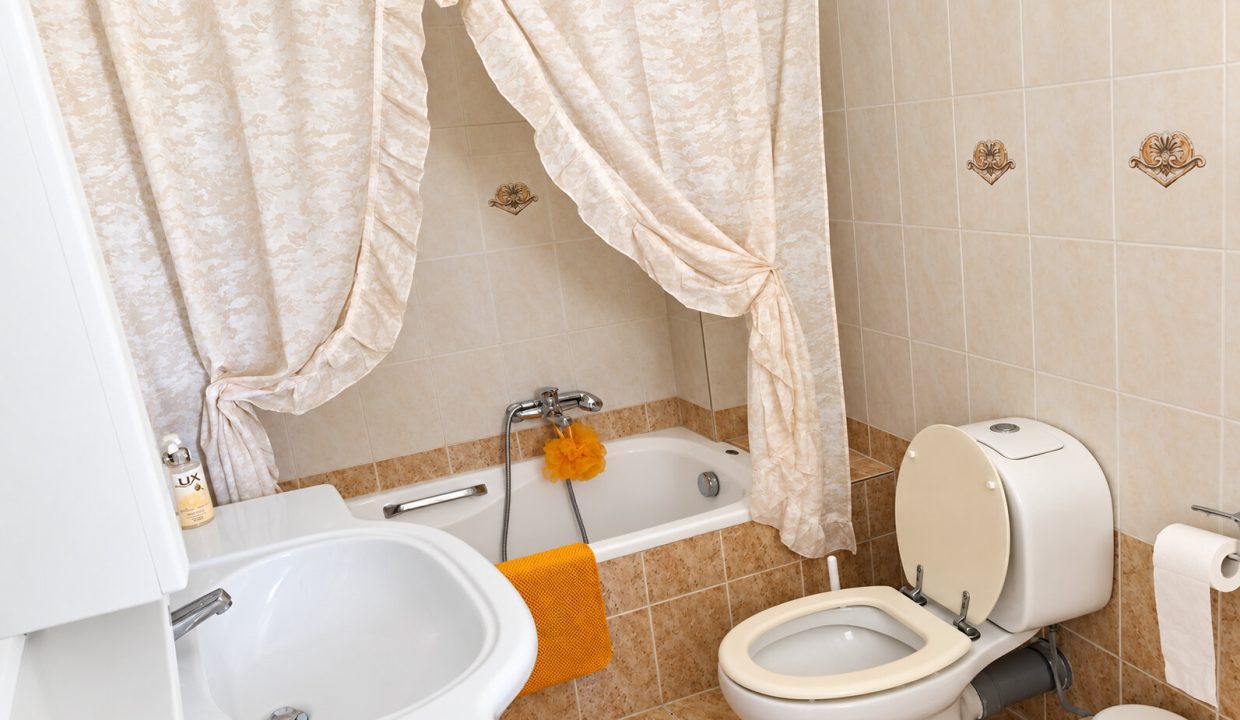 1st floor - bathroom