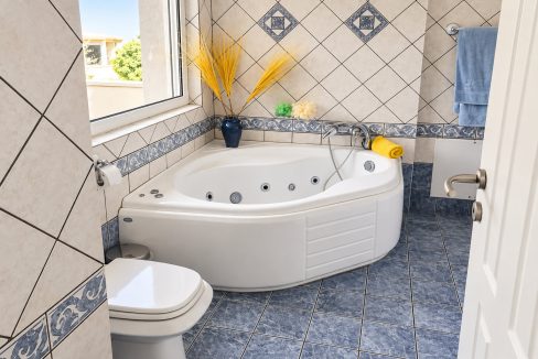 2nd floor - bathroom